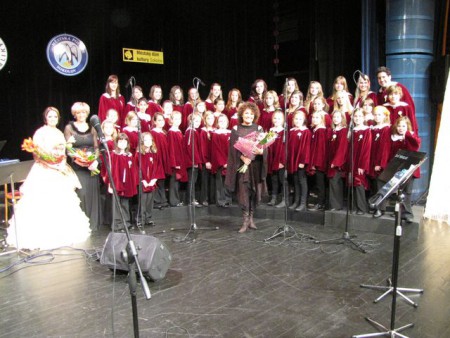 Harmonie Kraslice+GymsoChoir Sokolov s Jitkou Zelenkovou na koncertu Big Bandu HHS a PČR v Sokolově dne 4.12. 2012